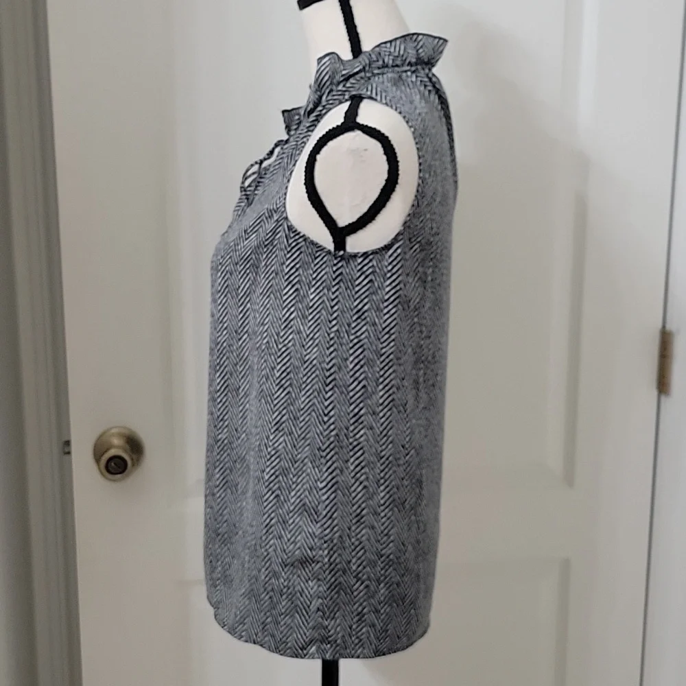 J. Crew Size 0 Gray Herringbone Pullover Blouse Top Sleeveless Ruffle Neck